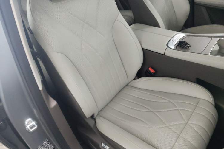 Used EXEED Stellar C-DM 2025 200 with Ultra-Long Range Pro All-Wheel Drive Right Front Seat