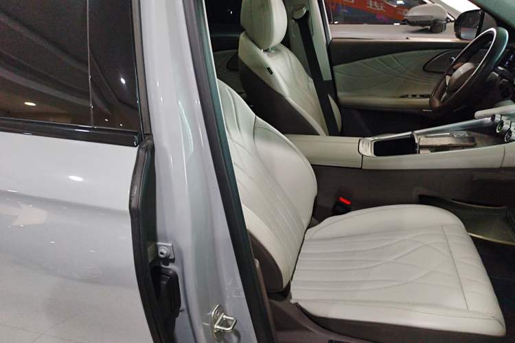 Used EXEED Stellar C-DM 2025 200 with Ultra-Long Range Max All-Wheel Drive Right Front Seat