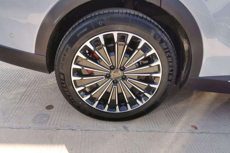 Used EXEED Stellar C-DM 2025 200 with Ultra-Long Range Pro All-Wheel Drive Right Rear Wheel Hub
