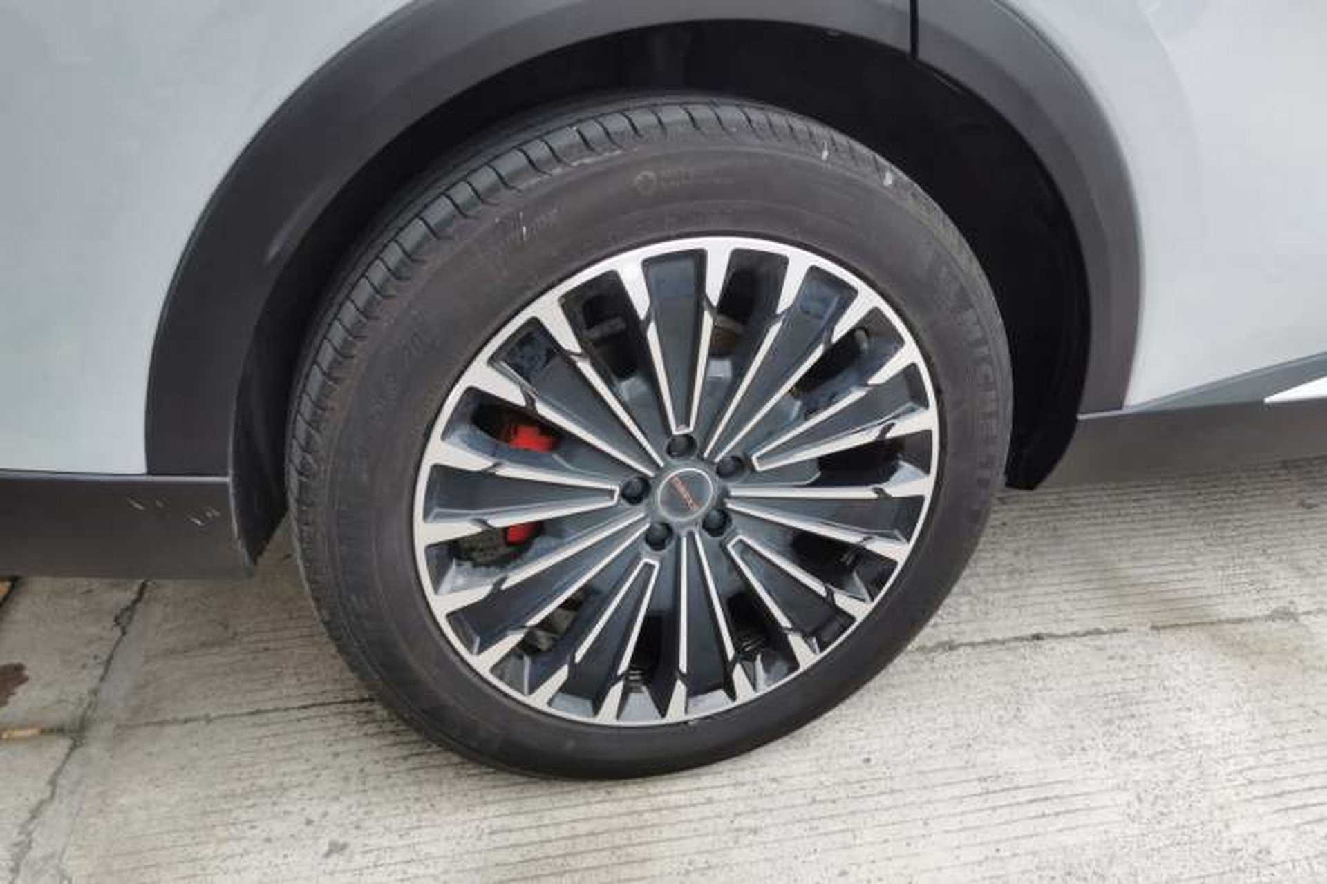 Used EXEED Stellar C-DM 2025 200 with Ultra-Long Range Pro All-Wheel Drive Right Rear Wheel Hub