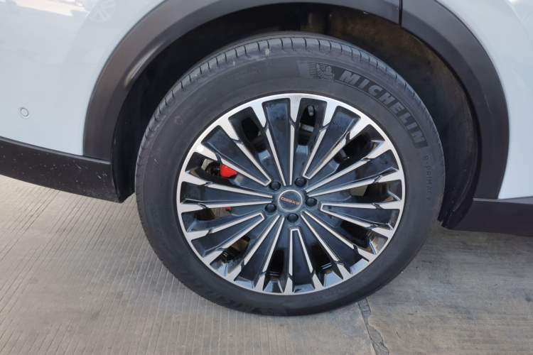 Used EXEED Stellar C-DM 2025 200 with Ultra-Long Range Pro All-Wheel Drive Right Rear Wheel Hub
