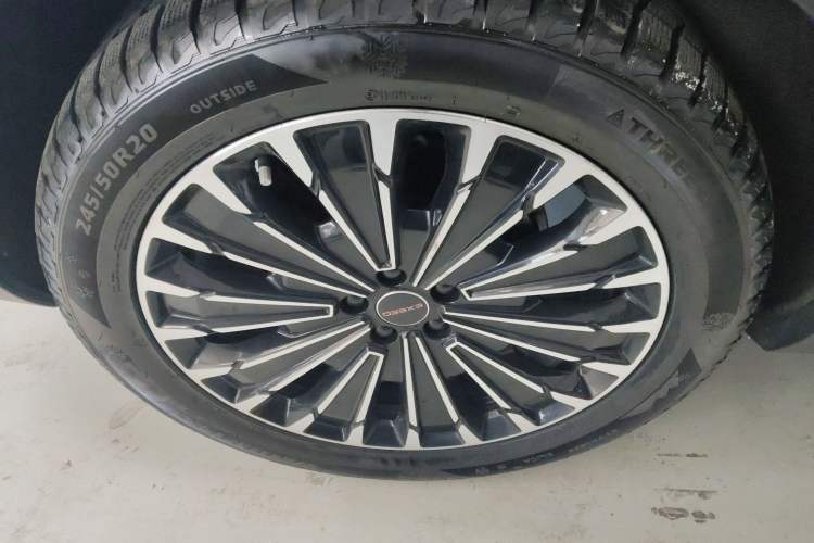 Used EXEED Stellar C-DM 2025 200 with Ultra-Long Range Pro All-Wheel Drive Right Rear Wheel Hub