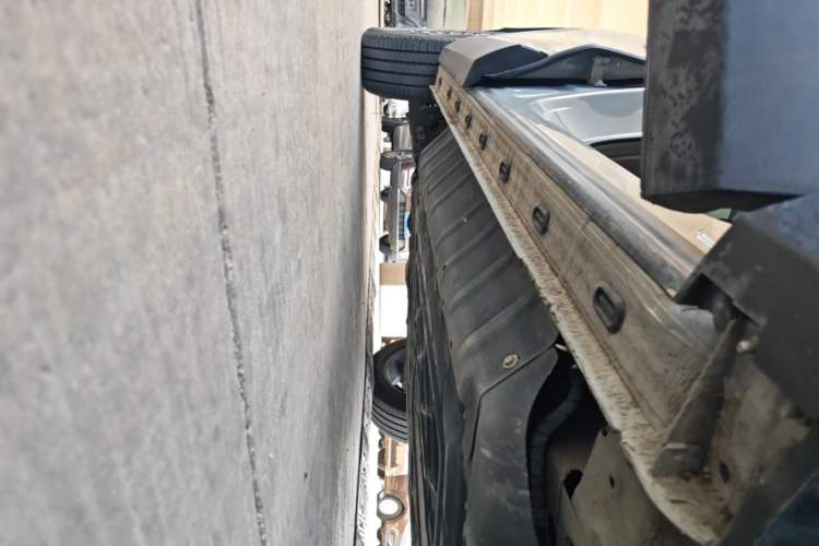 Used EXEED Stellar C-DM 2025 200 with Ultra-Long Range Pro All-Wheel Drive Right Side Sill