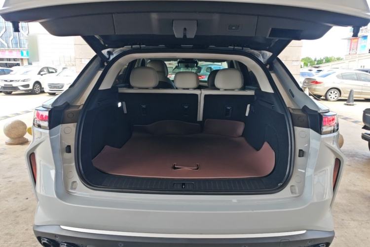 Used EXEED Stellar C-DM 2025 200 with Ultra-Long Range Pro All-Wheel Drive Trunk