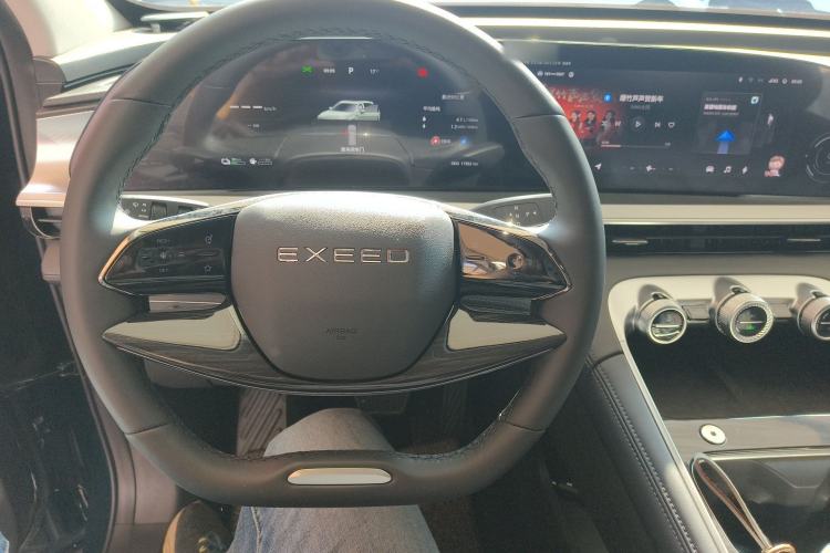 Used EXEED Stellar C-DM 2025 100 Long-Range Plus Two-Wheel Drive Center Console