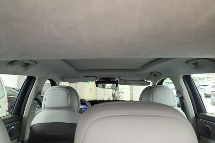 Used EXEED Stellar C-DM 2025 200 with Ultra-Long Range Pro All-Wheel Drive Headliner