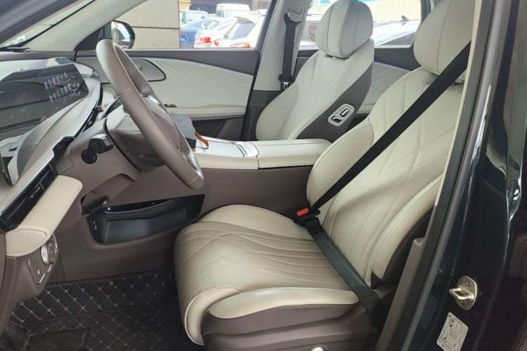 Used EXEED Stellar C-DM 2025 200 with Ultra-Long Range Pro All-Wheel Drive Left Front Seat