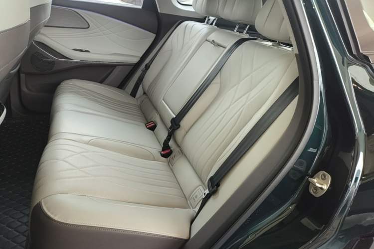 Used EXEED Stellar C-DM 2025 200 with Ultra-Long Range Pro All-Wheel Drive Left Rear Seat