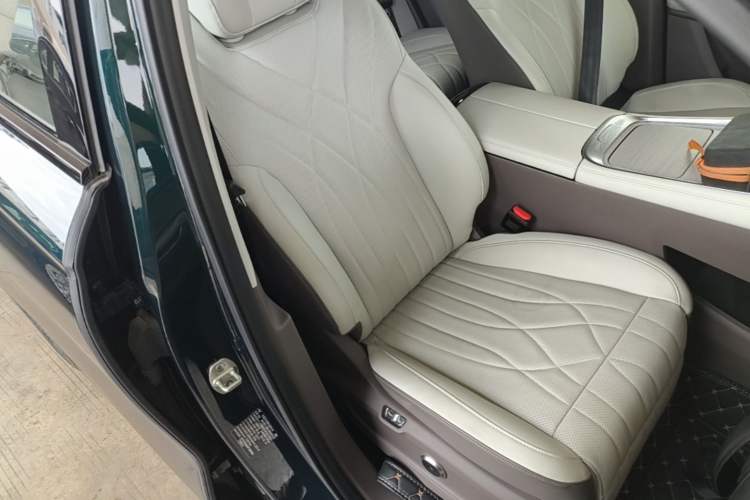 Used EXEED Stellar C-DM 2025 200 with Ultra-Long Range Pro All-Wheel Drive Right Front Seat