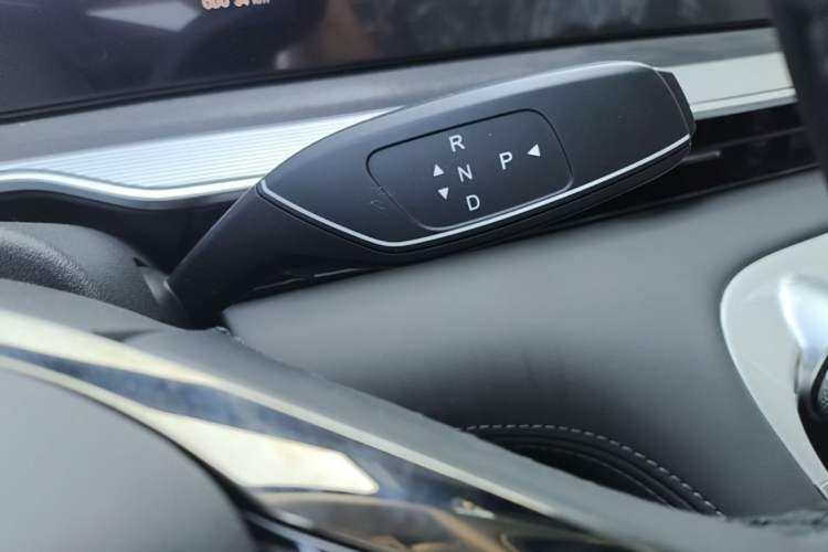 Used EXEED Stellar C-DM 2025 100 Long-Range Plus Two-Wheel Drive Gear Lever