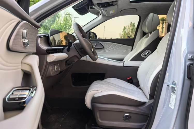 Used EXEED Stellar C-DM 2025 100 Long-Range Pro Two-Wheel Drive Interior 2