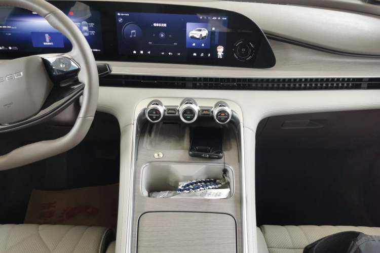 Used EXEED Stellar C-DM 2025 200 with Ultra-Long Range Pro All-Wheel Drive Audio And AC Panel