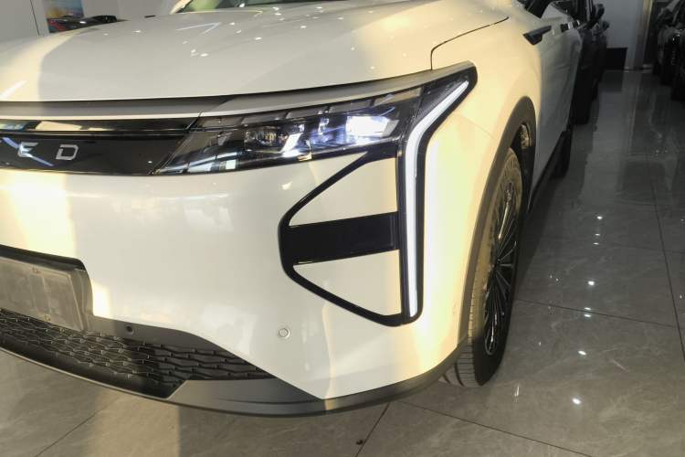 Used EXEED Stellar C-DM 2025 200 with Ultra-Long Range Pro All-Wheel Drive Left Front Headlight