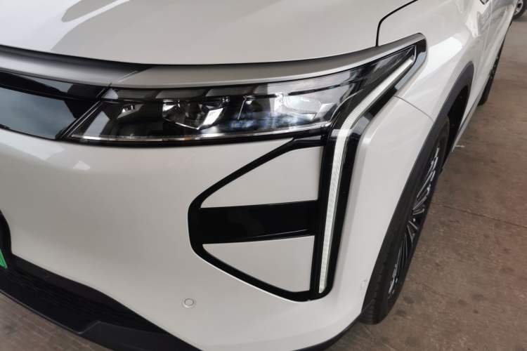Used EXEED Stellar C-DM 2025 200 with Ultra-Long Range Pro All-Wheel Drive Left Front Headlight