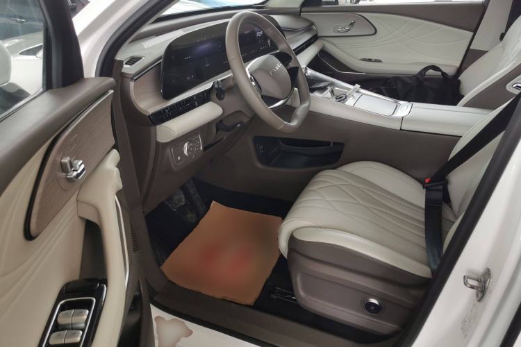Used EXEED Stellar C-DM 2025 200 with Ultra-Long Range Pro All-Wheel Drive Left Front Seat