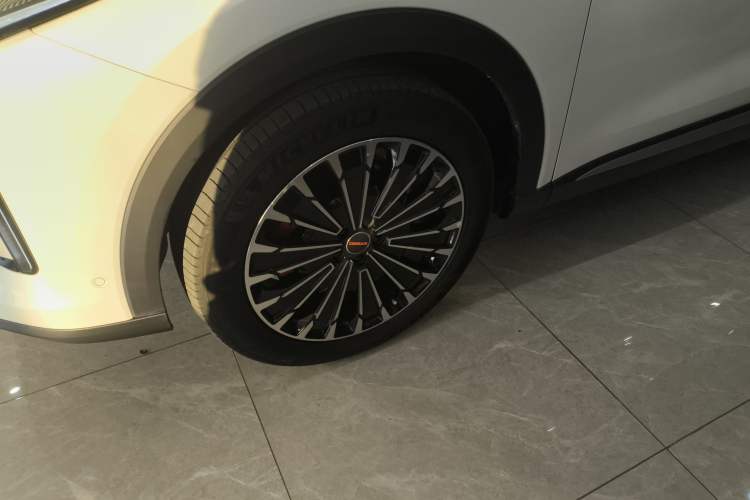 Used EXEED Stellar C-DM 2025 200 with Ultra-Long Range Pro All-Wheel Drive Left Front Wheel Hub