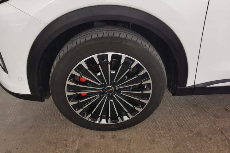 Used EXEED Stellar C-DM 2025 200 with Ultra-Long Range Pro All-Wheel Drive Left Front Wheel Hub