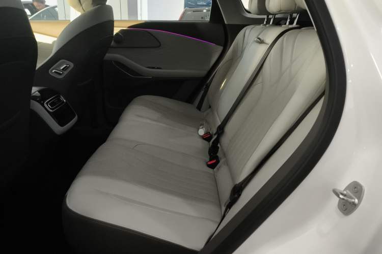 Used EXEED Stellar C-DM 2025 200 with Ultra-Long Range Pro All-Wheel Drive Left Rear Seat