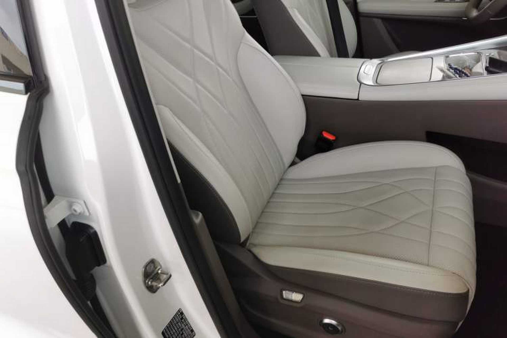 Used EXEED Stellar C-DM 2025 200 with Ultra-Long Range Pro All-Wheel Drive Right Front Seat