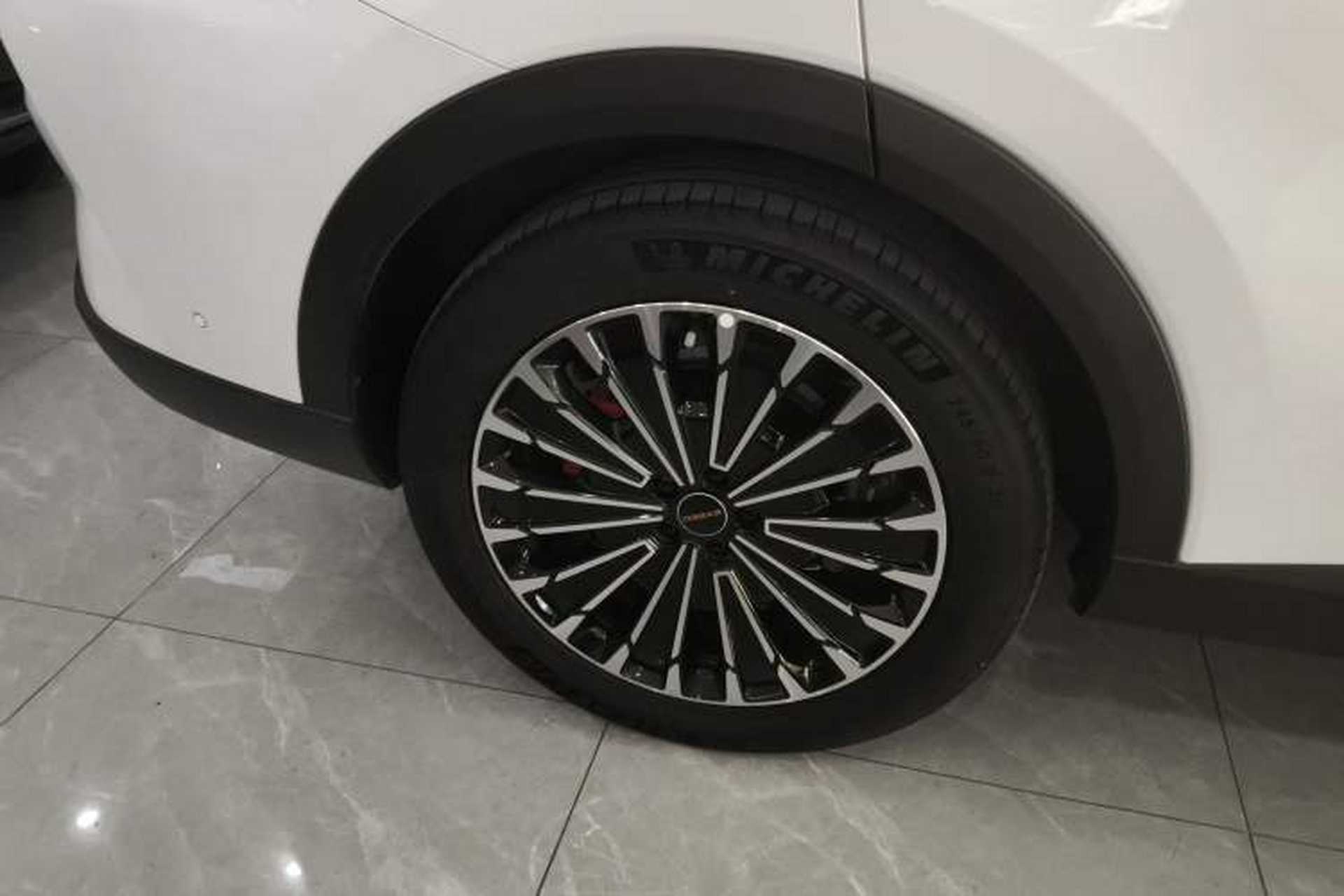 Used EXEED Stellar C-DM 2025 200 with Ultra-Long Range Pro All-Wheel Drive Right Rear Wheel Hub