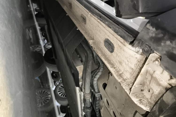 Used EXEED Stellar C-DM 2025 200 with Ultra-Long Range Pro All-Wheel Drive Right Side Sill