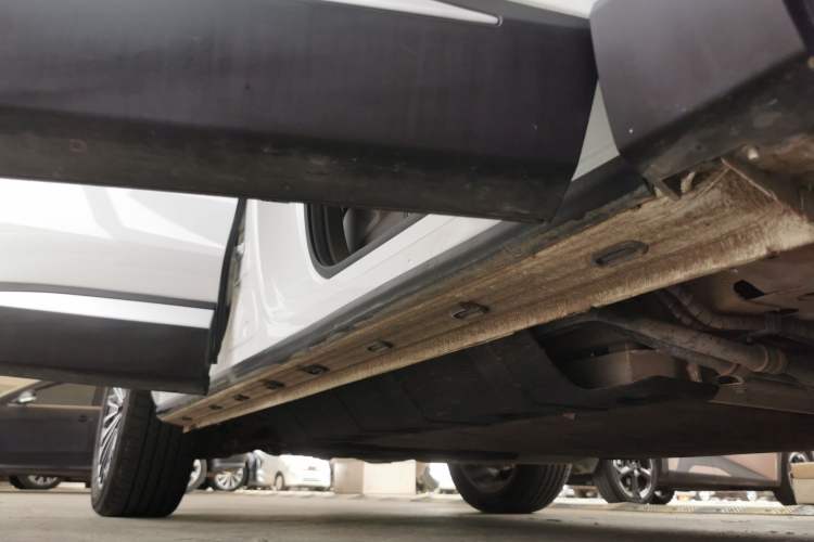 Used EXEED Stellar C-DM 2025 200 with Ultra-Long Range Pro All-Wheel Drive Right Side Sill