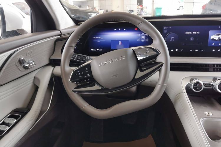 Used EXEED Stellar C-DM 2025 200 with Ultra-Long Range Pro All-Wheel Drive Steering Wheel