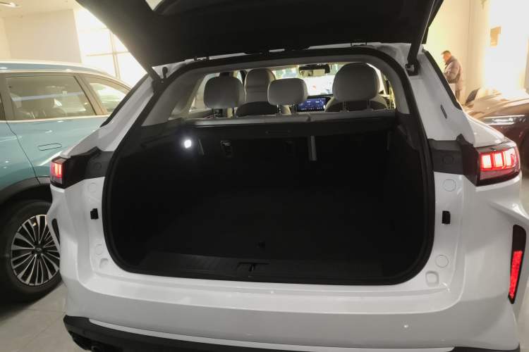 Used EXEED Stellar C-DM 2025 200 with Ultra-Long Range Pro All-Wheel Drive Trunk