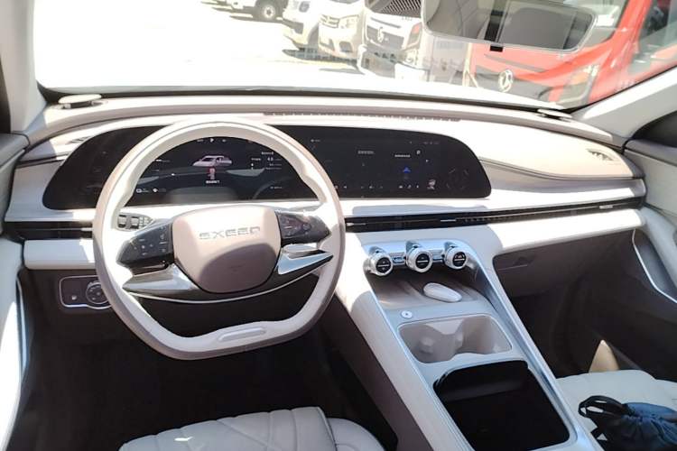 Used EXEED Stellar C-DM 2026 Global Edition 120 Long-Range Two-Wheel Drive Center Console
