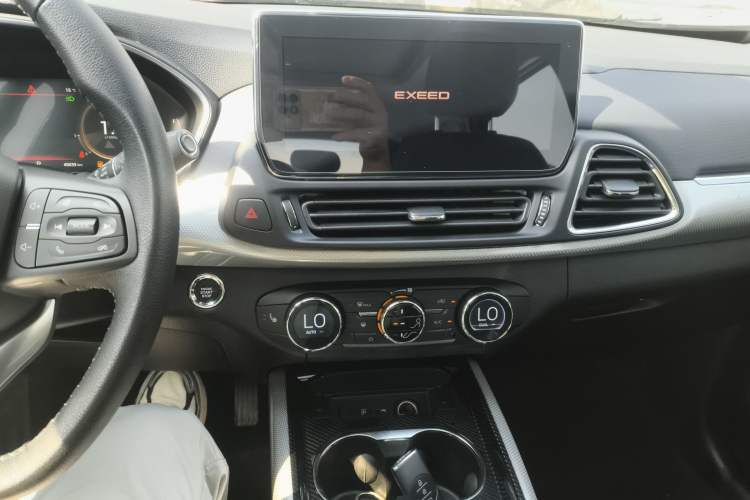 Used EXEED TX 2020 1.6T Two-Wheel Drive Star Edition Audio And AC Panel