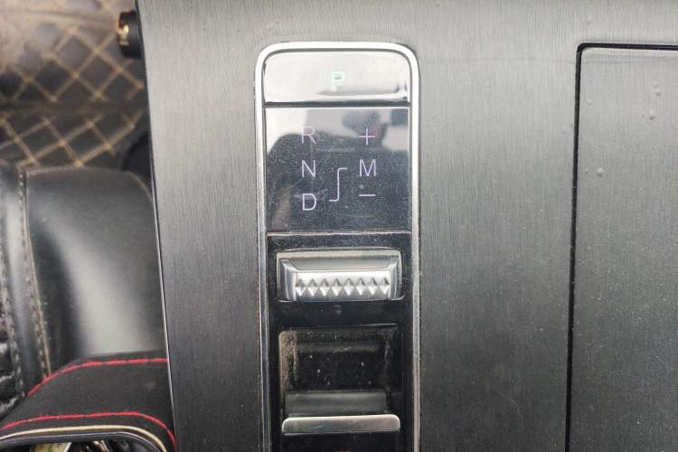 Used EXEED Zhuifeng 2022 Chasing the Waves Edition 1.5T CVT Good Things Peanut Edition Gear Lever
