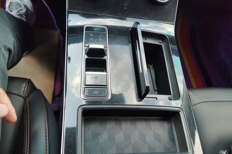 Used EXEED Zhuifeng 2020 Chasing the Waves Edition 1.5T CVT Xingrui Version Gear Lever