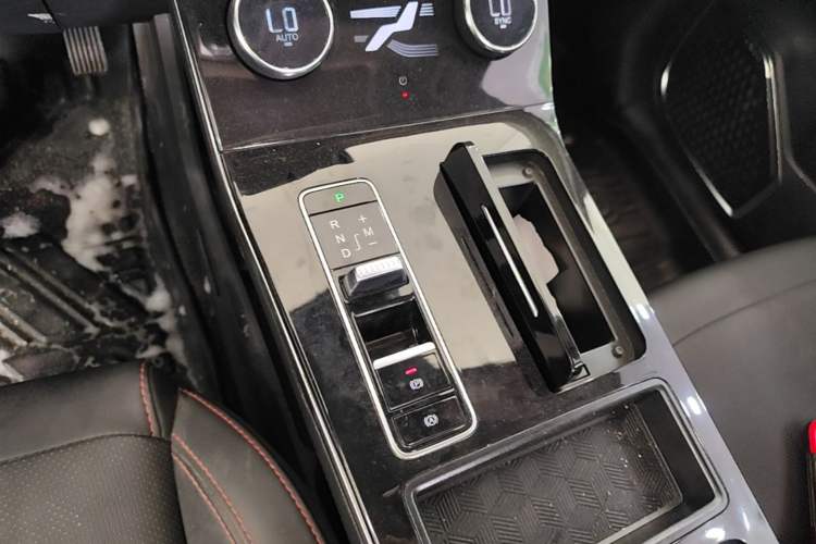 Used EXEED Zhuifeng 2020 Chasing the Waves Edition 1.5T CVT Xingrui Version Gear Lever