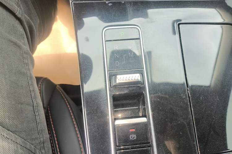 Used EXEED Zhuifeng 2020 Chasing the Waves Edition 1.5T CVT Xingrui Version Gear Lever