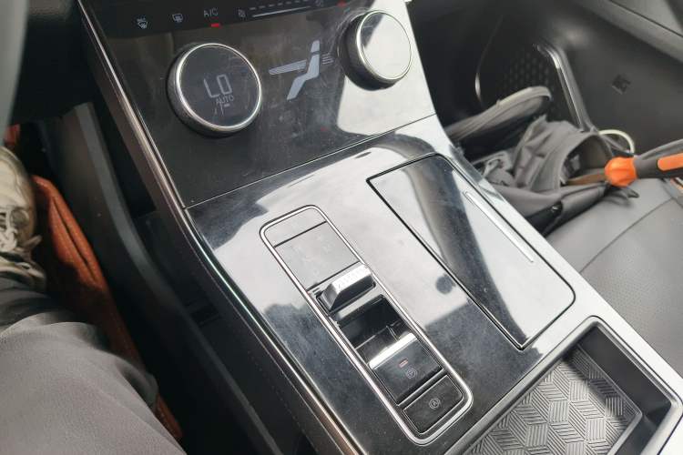 Used EXEED Zhuifeng 2020 Chasing the Waves Edition 1.5T CVT Xingrui Version Gear Lever