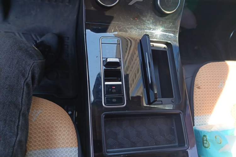 Used EXEED Zhuifeng 2020 Chasing the Waves Edition 1.5T CVT Xingrui Version Gear Lever