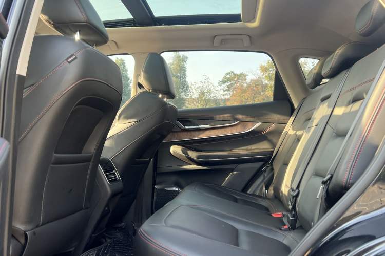 Used EXEED Zhuifeng 2020 Chasing the Waves Edition 1.5T CVT Starry Edition Left Rear Seat