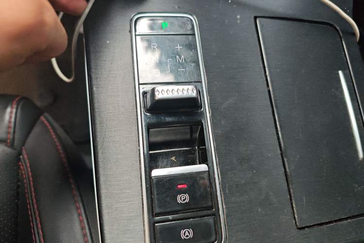 Used EXEED Zhuifeng 2020 Chasing the Waves Edition 1.5T CVT Xingrui Version Gear Lever