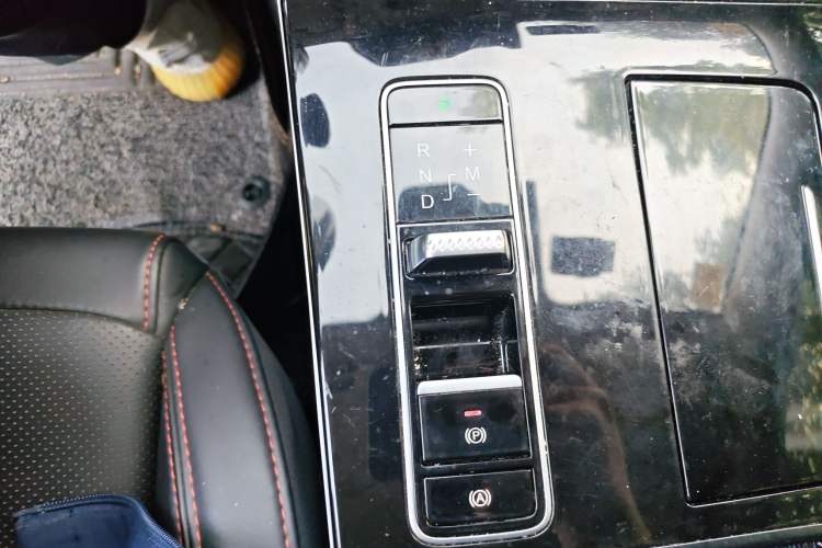 Used EXEED Zhuifeng 2020 Chasing the Waves Edition 1.5T CVT Xingrui Version Gear Lever