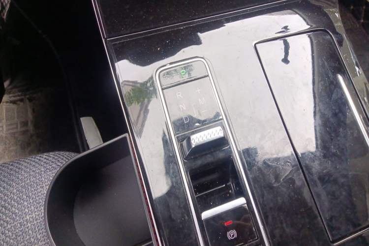 Used EXEED Zhuifeng 2020 Chasing the Waves Edition 1.5T CVT Xingrui Version Gear Lever