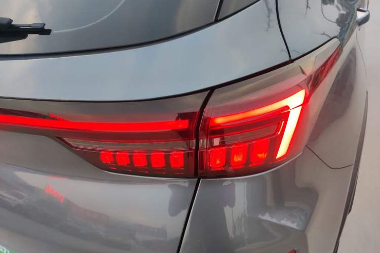 Used EXEED Zhuifeng 2020 Chasing the Waves Edition 1.5T CVT Xingrui Version Right Rear Taillight