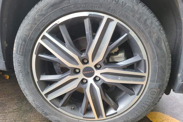 Used EXEED Zhuifeng 2021 Versailles 1.6T DCT Star Prestige Edition Right Front Wheel Hub