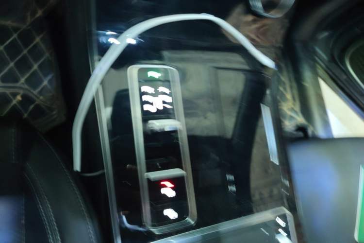 Used EXEED Zhuifeng 2021 Versailles Edition 1.6T DCT StarRui Version Gear Lever