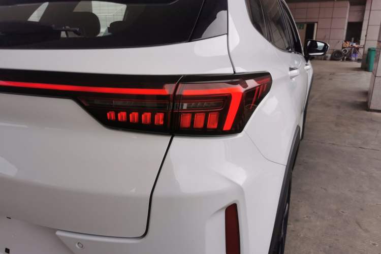 Used EXEED Zhuifeng 2021 Versailles Edition 1.6T DCT Starry Edition Right Rear Taillight
