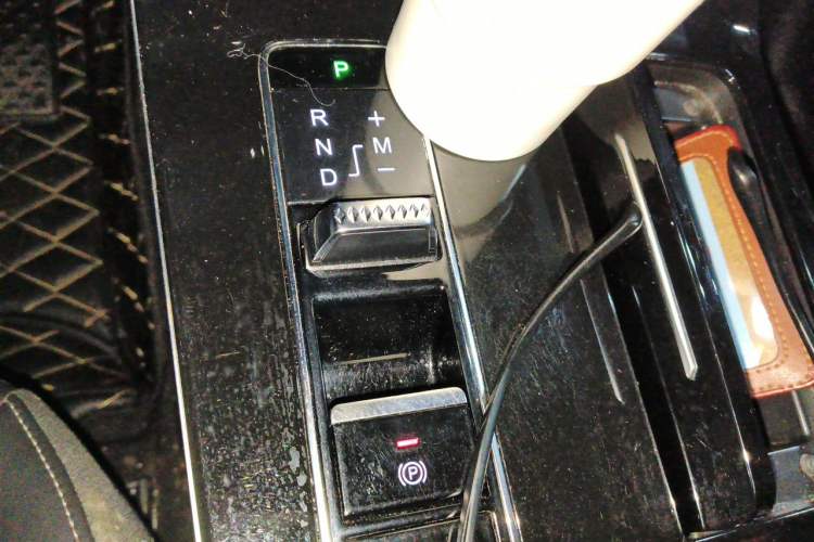 Used EXEED Zhuifeng 2022 Versailles 1.6T DCT "Chasing the Wind" Edition Gear Lever