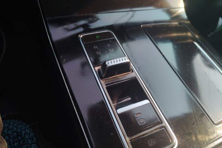 Used EXEED Zhuifeng 2022 Chasing the Waves Edition 1.5T CVT Rising Wind Version Gear Lever