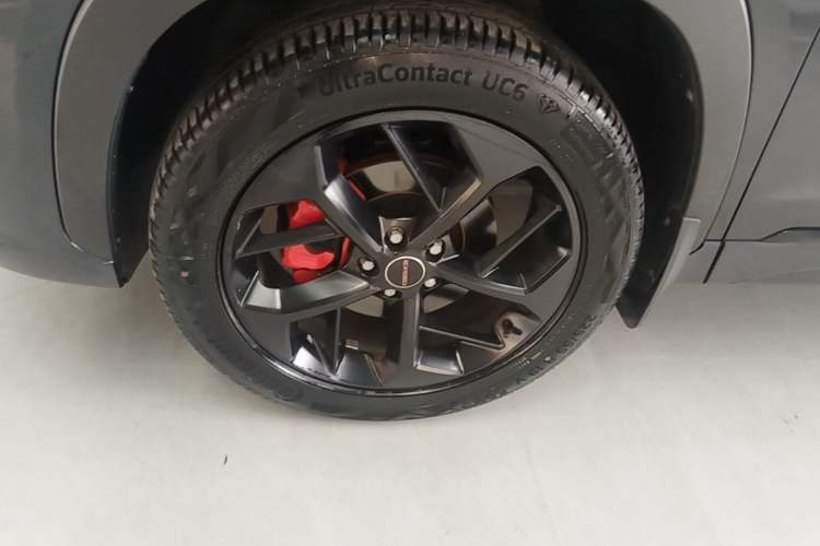 Used EXEED Zhuifeng 2022 Versailles 1.6T DCT "Chasing the Wind" Edition Left Front Wheel Hub