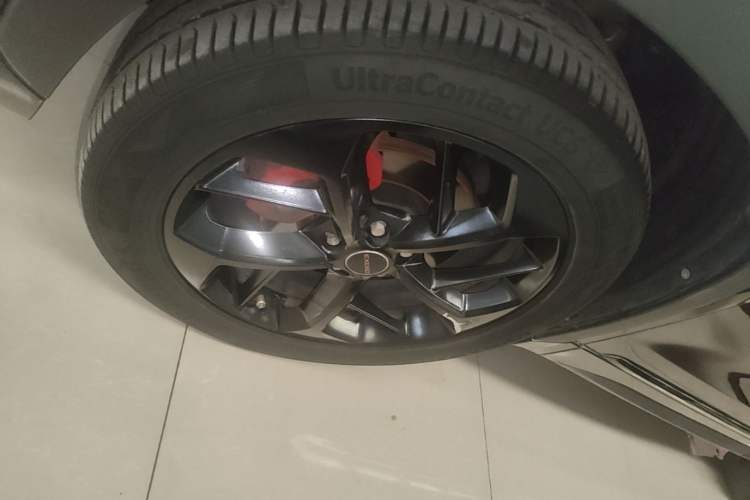 Used EXEED Zhuifeng 2022 Versailles 1.6T DCT "Chasing the Wind" Edition Left Front Wheel Hub