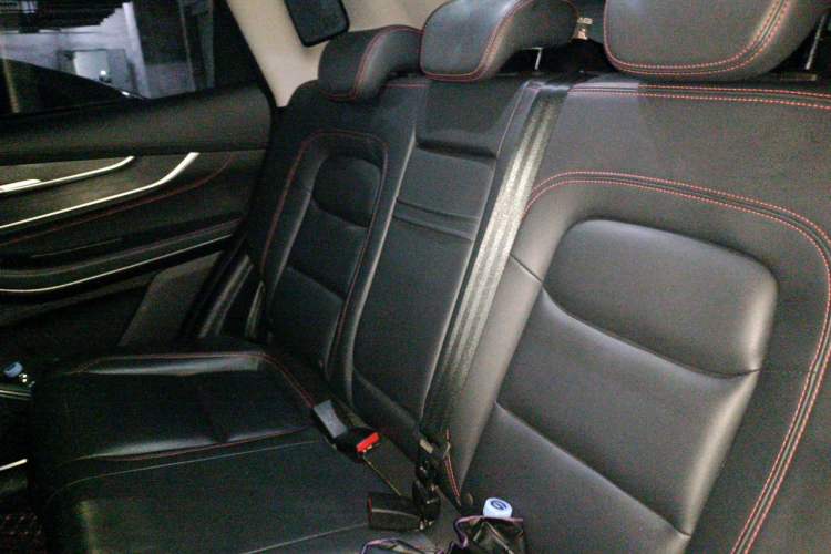 Used EXEED Zhuifeng 2022 Chasing the Waves Edition 1.5T CVT Wind-Chasing Edition Left Rear Seat