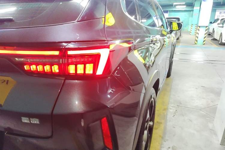 Used EXEED Zhuifeng 2022 Versailles 1.6T DCT "Chasing the Wind" Edition Right Rear Taillight